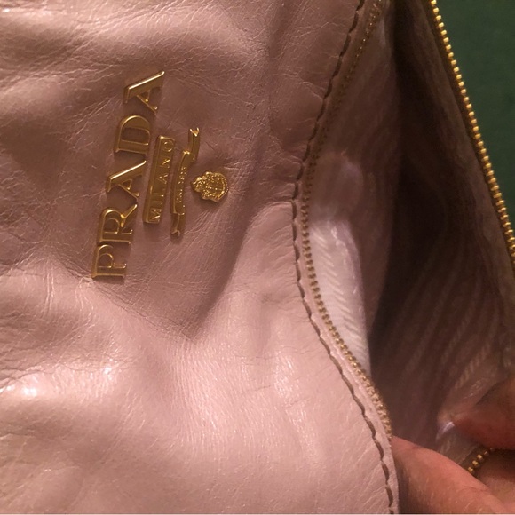 Prada - Picture 5 of 16